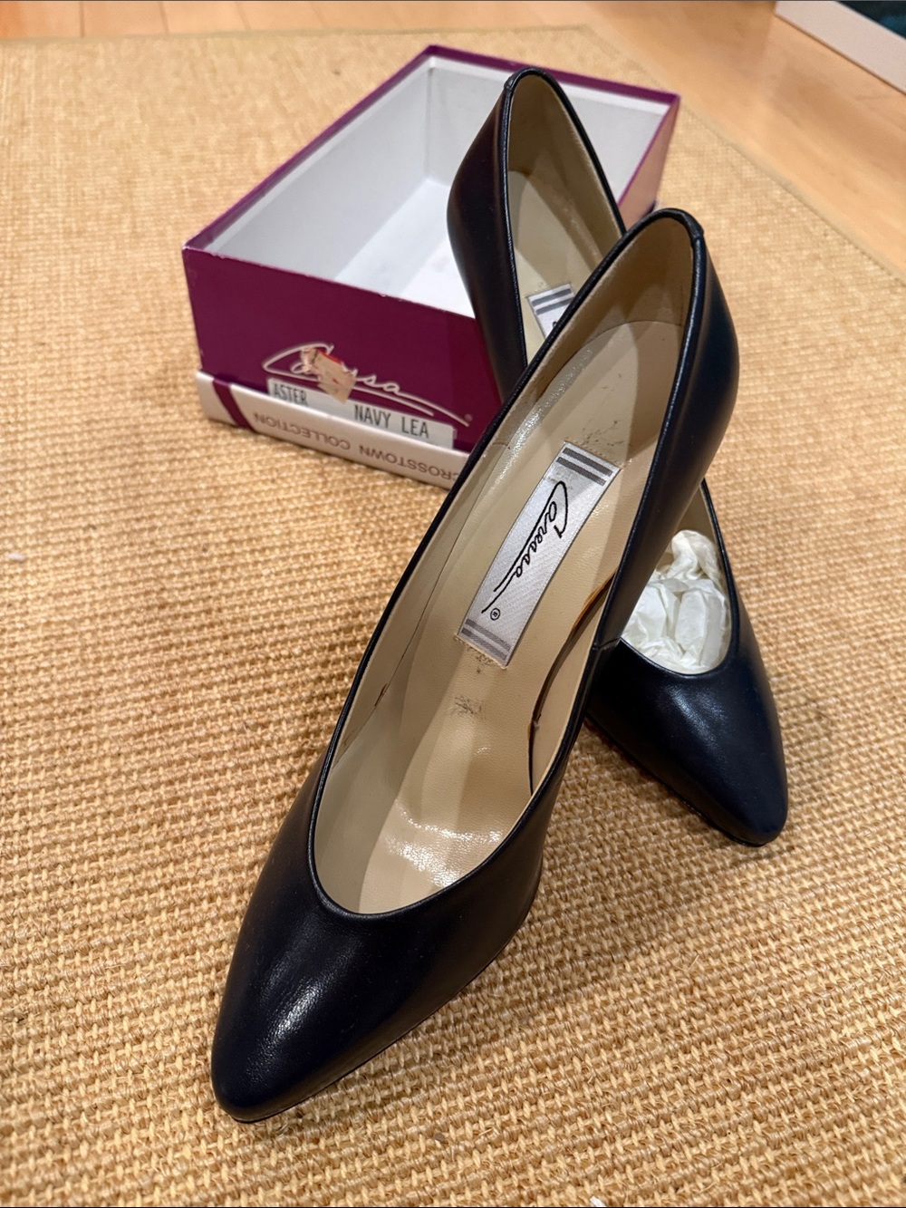 Classic Navy Leather Pointed-Toe Pumps by Caressa